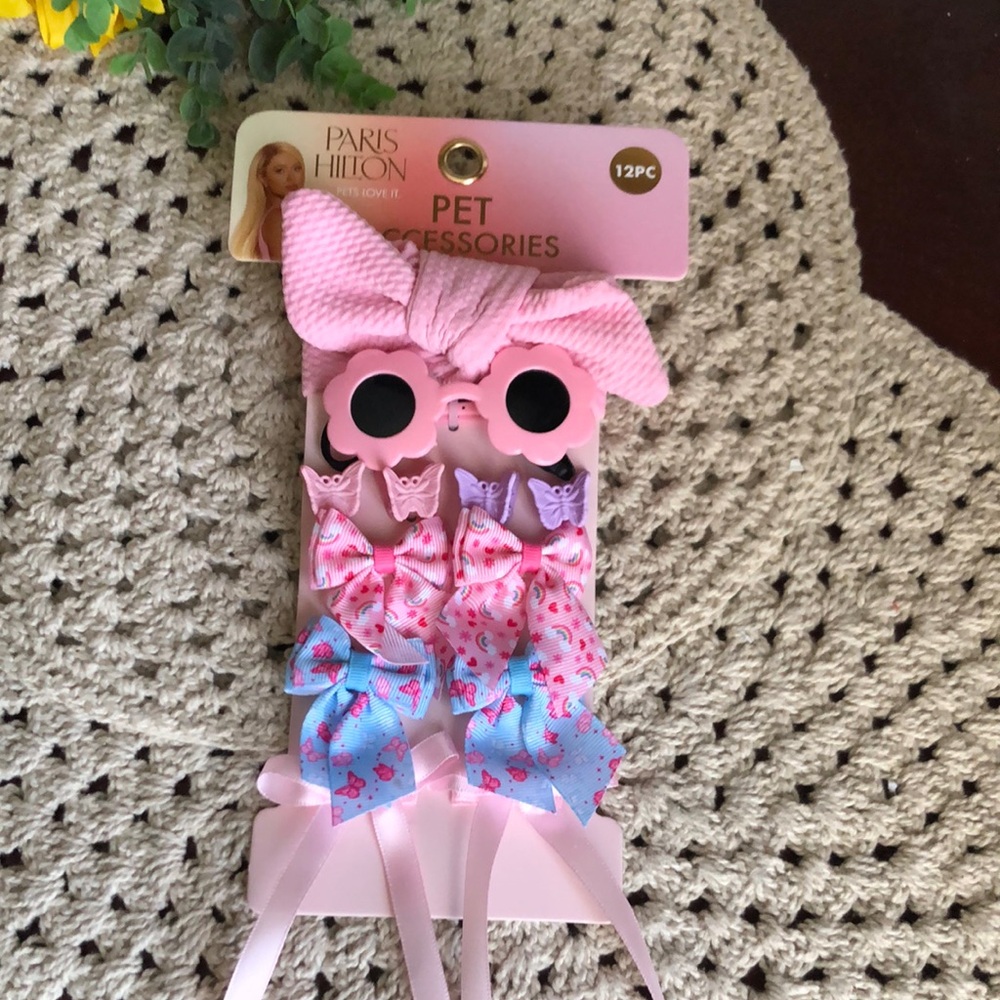 Paris Hilton PET ACCESSORIES - Headband, Sunglasses 
& Bows